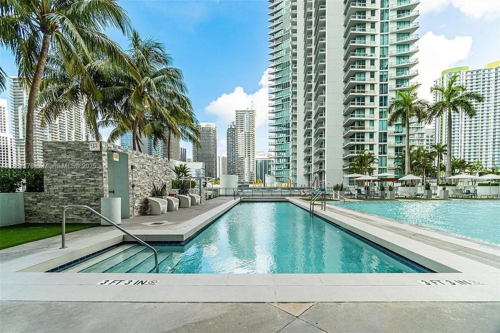 90 Sw 3rd St 1807, Miami