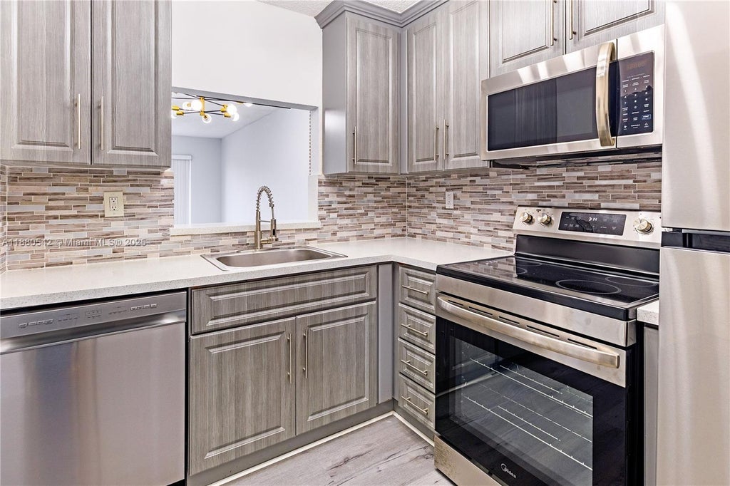 365 Ne 125th St 302, North Miami