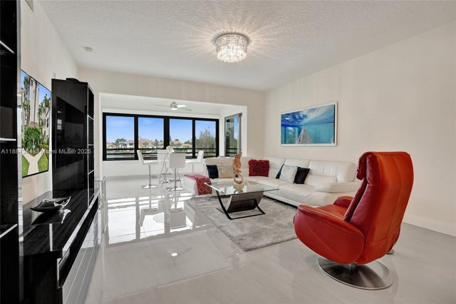 Photo of Listing #A11881364