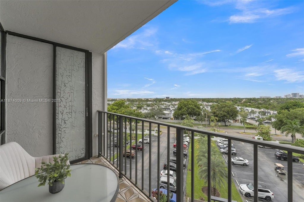 1000 Parkview Dr 723, Hallandale Beach