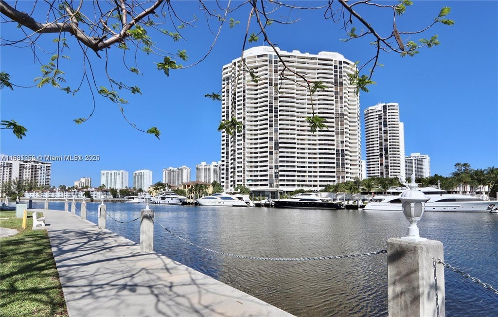 3030 Marcos Dr T512, Aventura