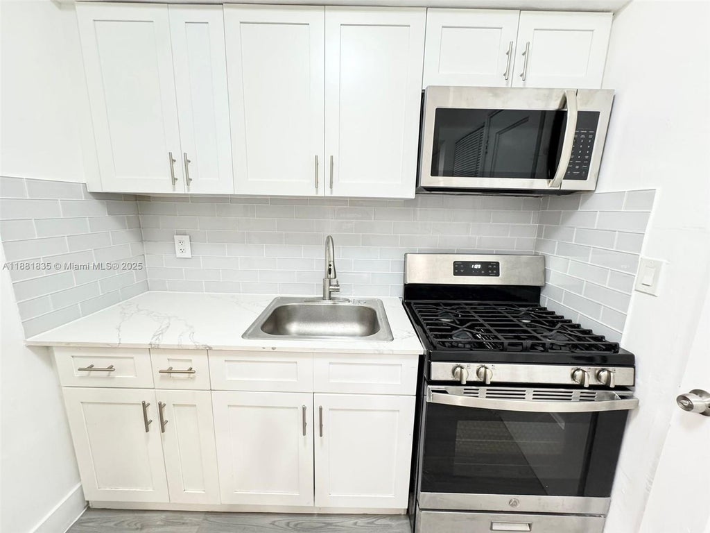 7435 Byron Ave 2, Miami Beach