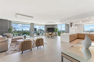 Photo of Listing #A11881724