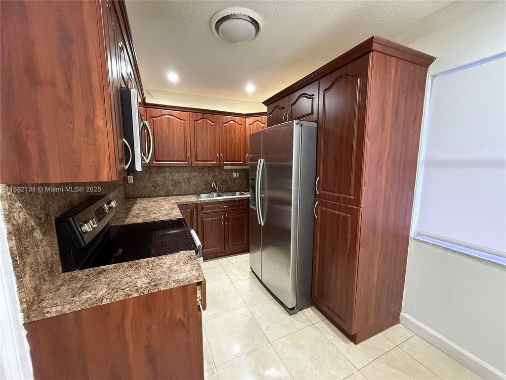 1560 W 46th St 115, Hialeah
