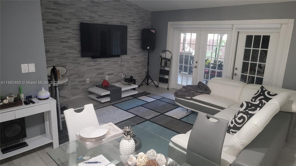 9770 Nw 15th Ct, Pembroke Pines