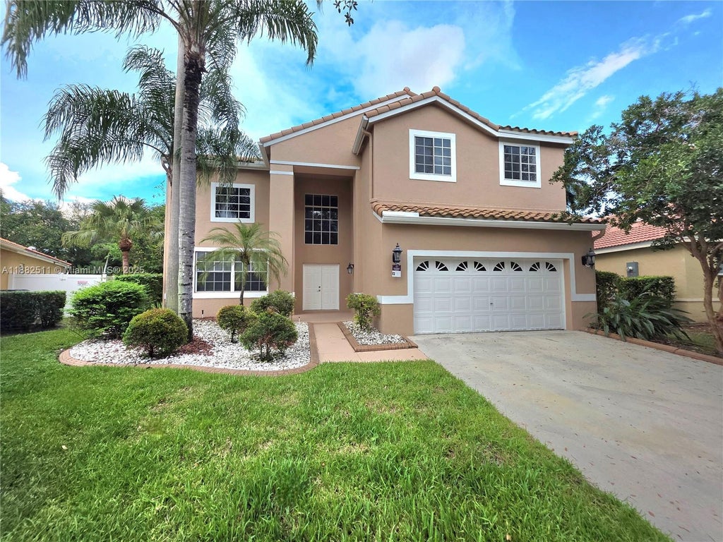 584 Cambridge Dr, Weston