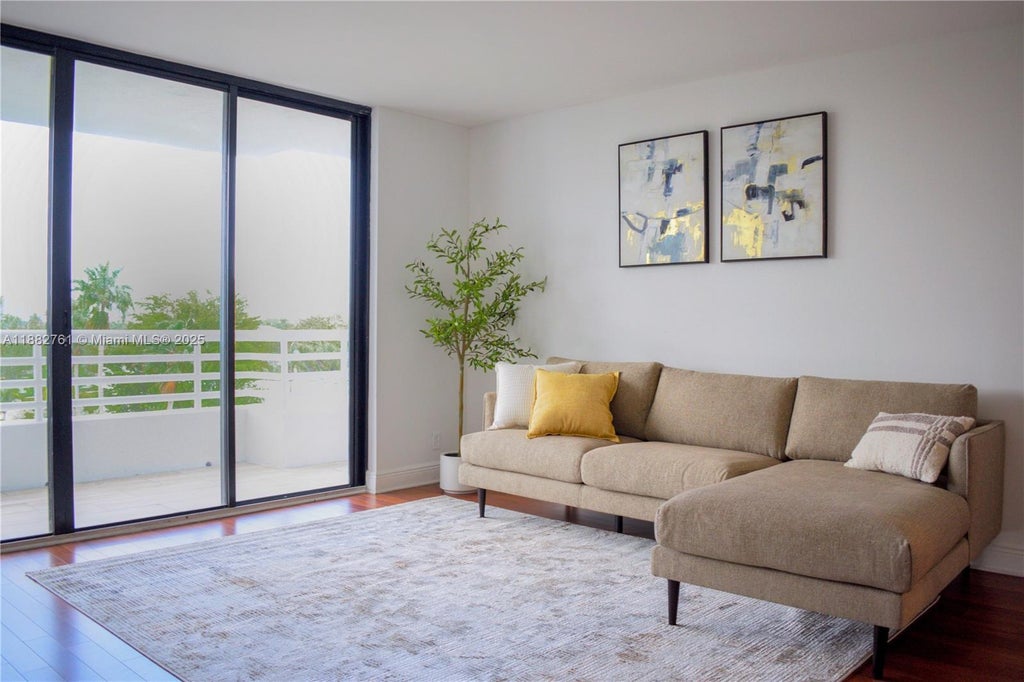 3300 Ne 192nd St 611, Aventura