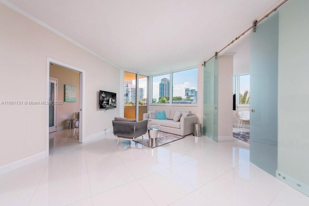 300 S Pointe Dr 706, Miami Beach
