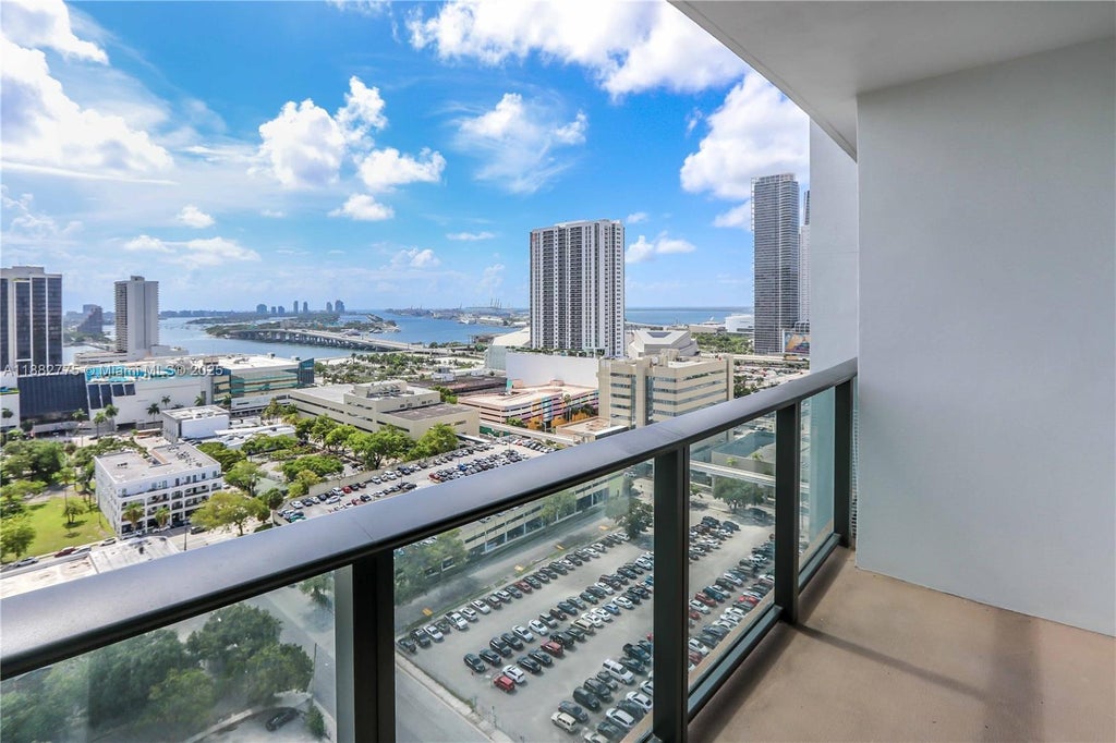 1600 Ne 1st Ave 2003, Miami