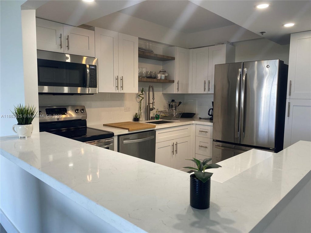 20515 E Country Club Dr 549, Aventura