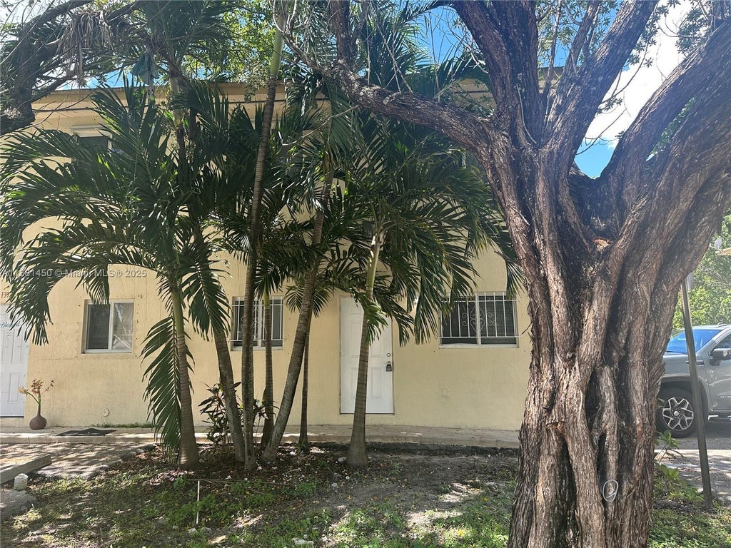 13920 Ne 2nd Ave 3a, Miami