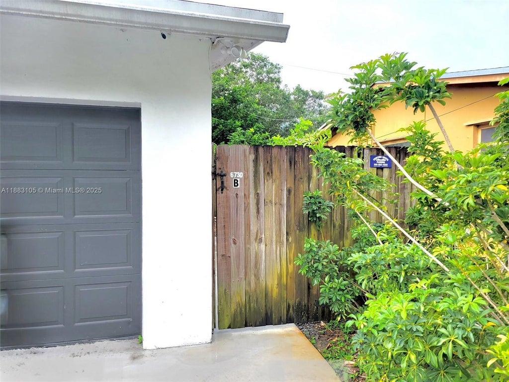 6730 Charleston St B-2, Hollywood