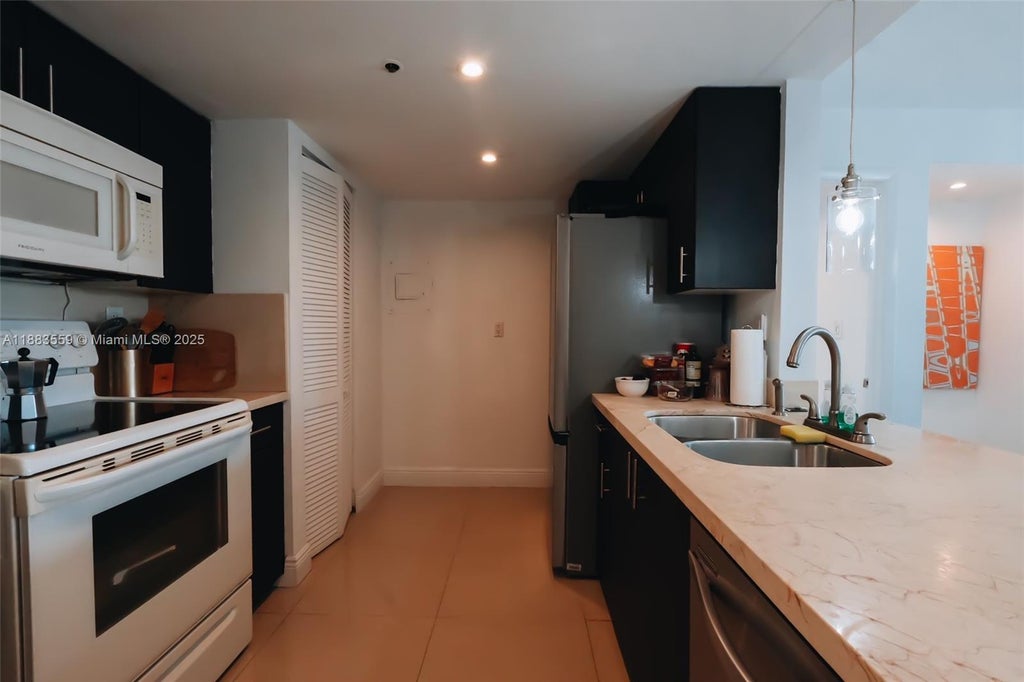 1717 N Bayshore Dr A-1253, Miami