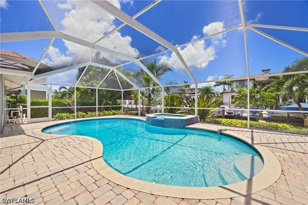 1320 Marlin Dr, NAPLES