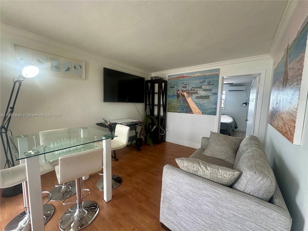 6780 Sw 44th St 13, Miami