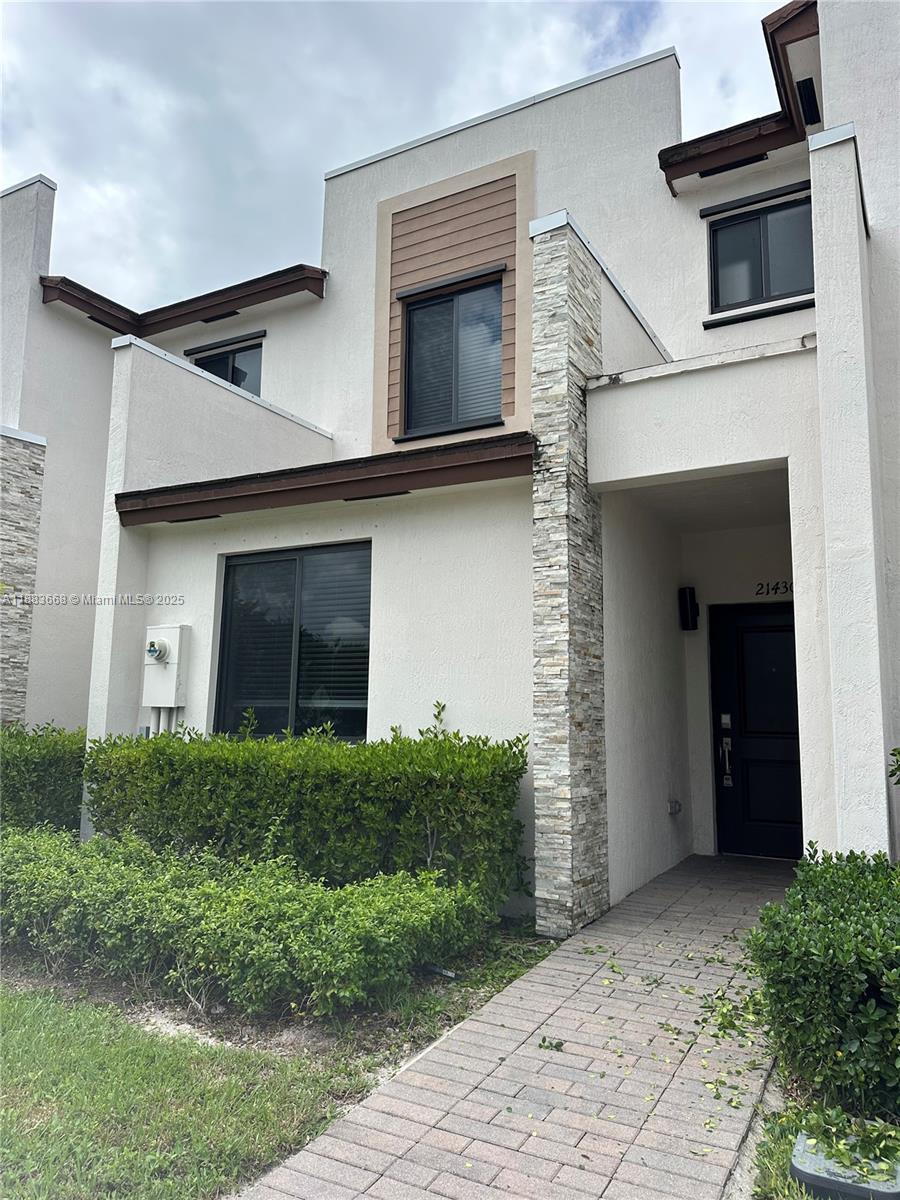 21430 Ne 3rd Pl, Miami