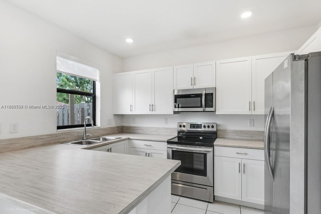 21071 Ne 8th Ave, Miami