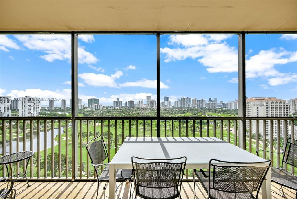 20335 W Country Club Dr 2005, Aventura