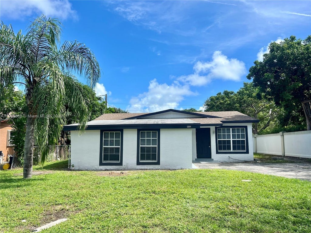 442 Nw 1st Way, Deerfield Beach