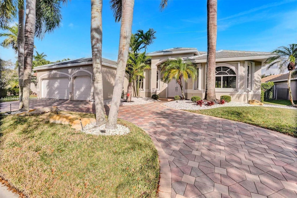 3772 Oak Ridge Cir, Weston