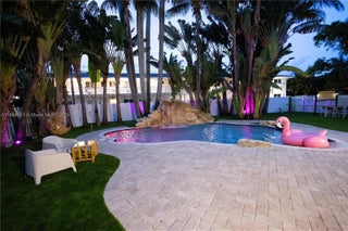 Photo of Listing #A11884031