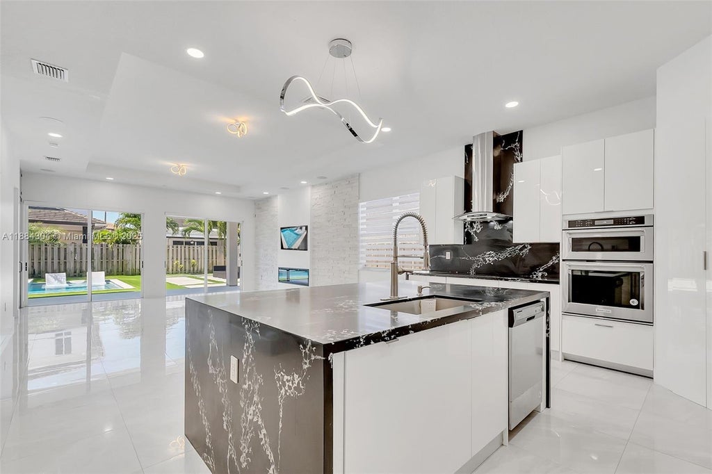 14932 Sw 175th St, Miami