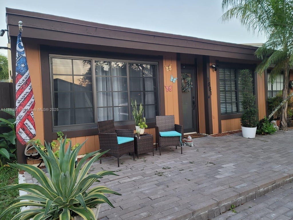 1881 Phoenix Ave 1881, Pembroke Pines