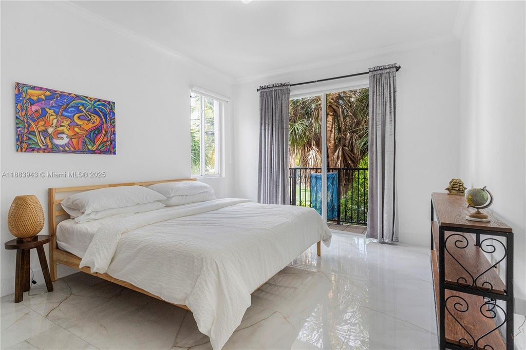 400 Sw 2nd St 106, Miami