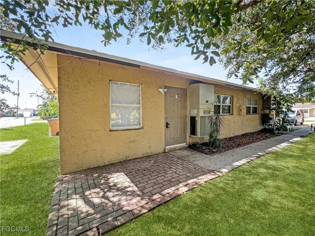 13037 1st St 2, Fort Myers