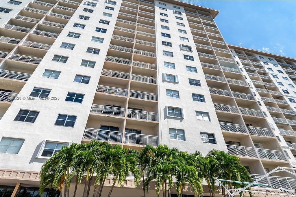 400 Kings Point Dr 1223, Sunny Isles Beach