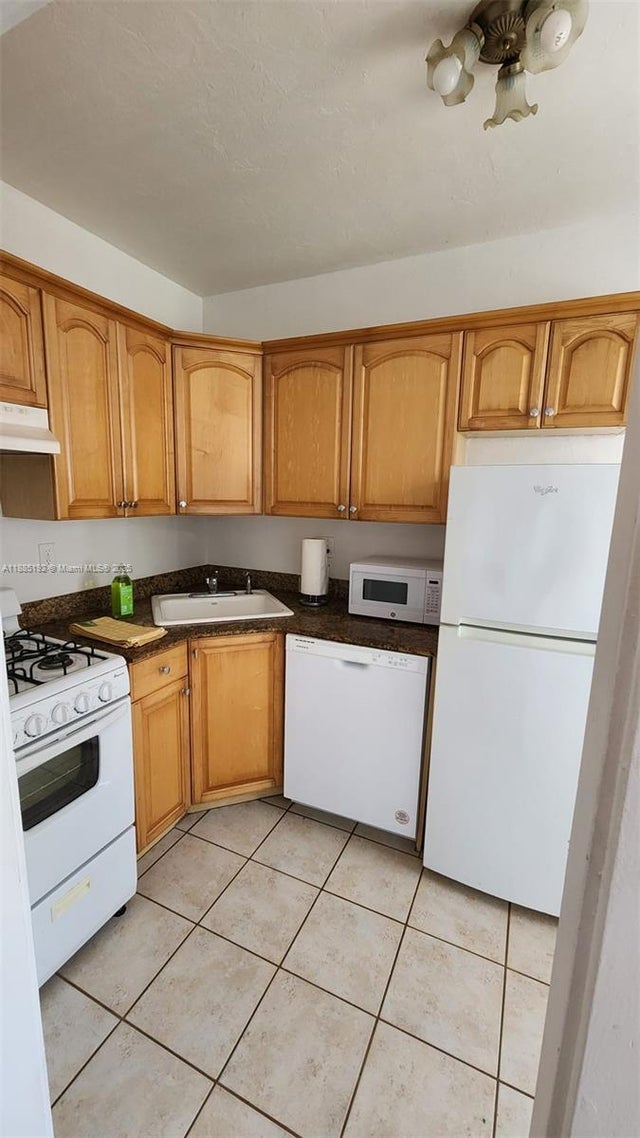 1 of 15 - 315 Eucalyptus St 6, West Palm Beach, FL