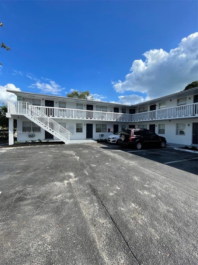 1 of 4 - 1102 S K St 8, Lake Worth, FL