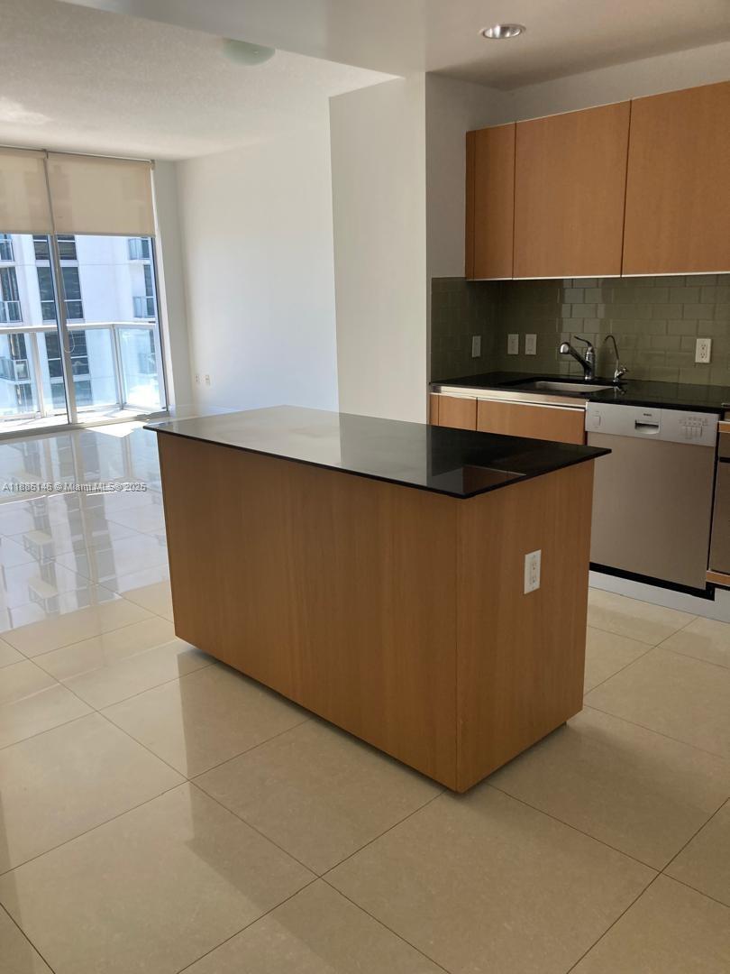 1050 Brickell Ave 3104, Miami