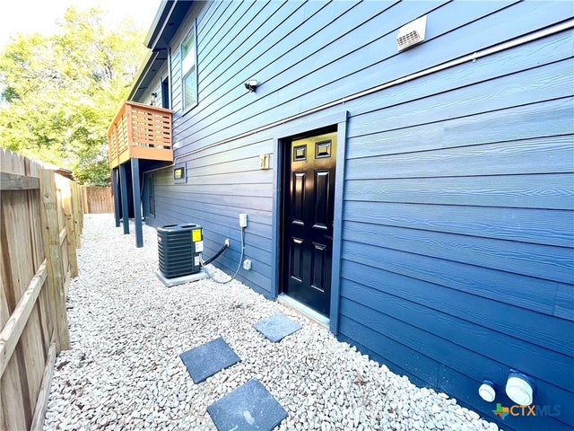 2204 W San Antonio Street 2, New Braunfels