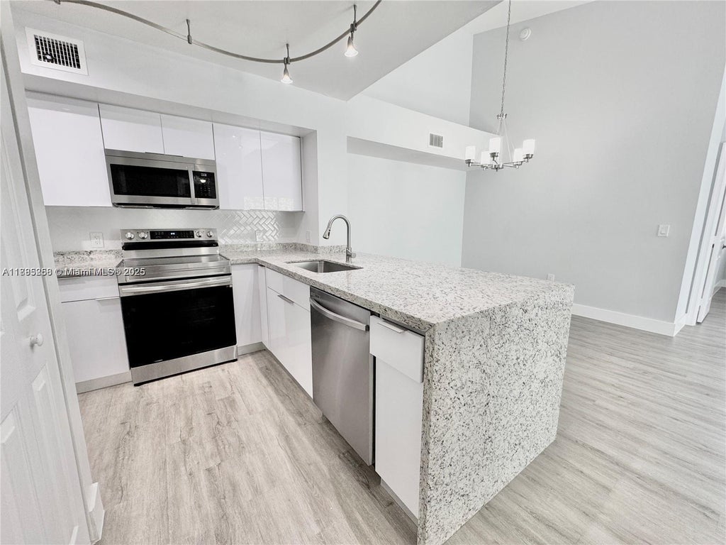 677 Sw 111th Ave 303, Pembroke Pines