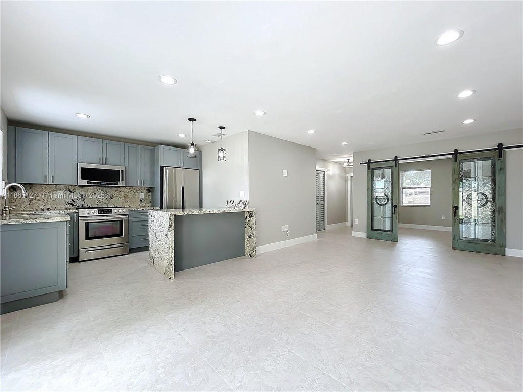 13804 Kendale Lakes Dr 13804, Miami