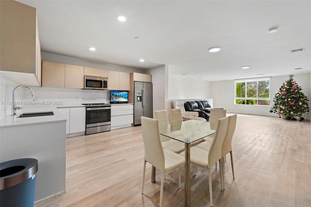 2505 Ne 193rd St 4202, Miami