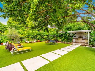 Photo of Listing #A11885296