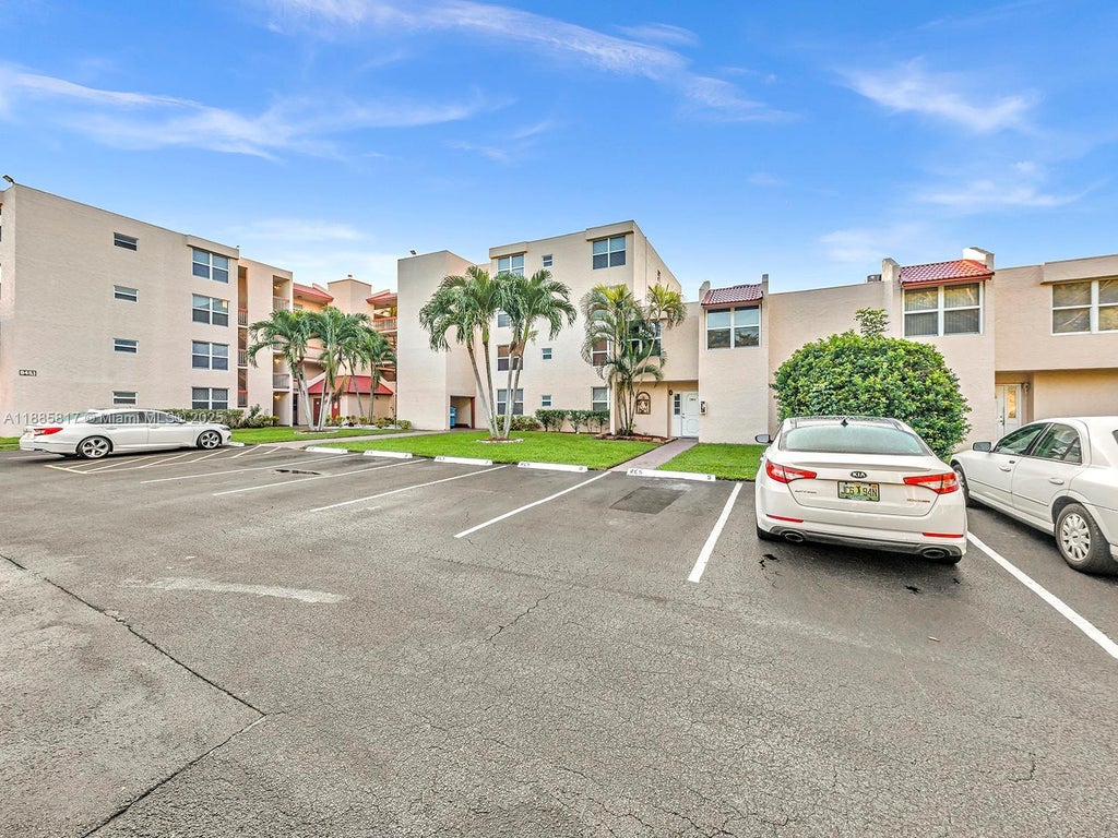 9451 Evergreen Pl 104, Davie