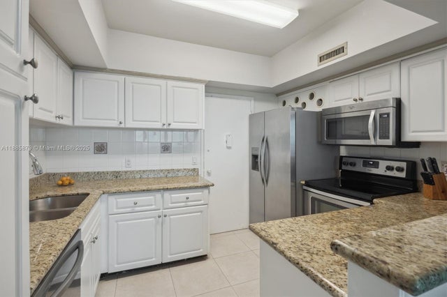4 of 11 - 3505 S Ocean Dr 420, Hollywood, FL