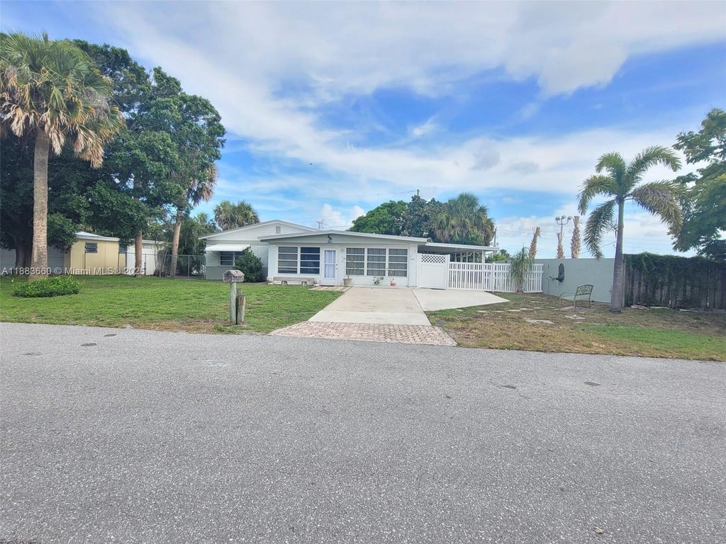 1624 Ne Orion St, Jensen Beach