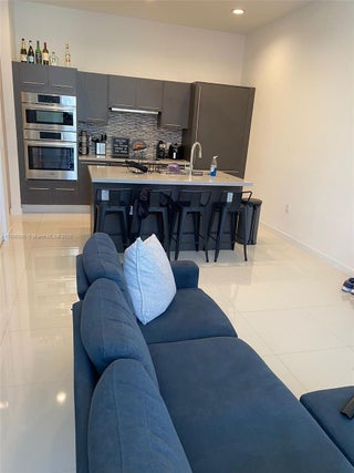 Photo of Listing #A11885986