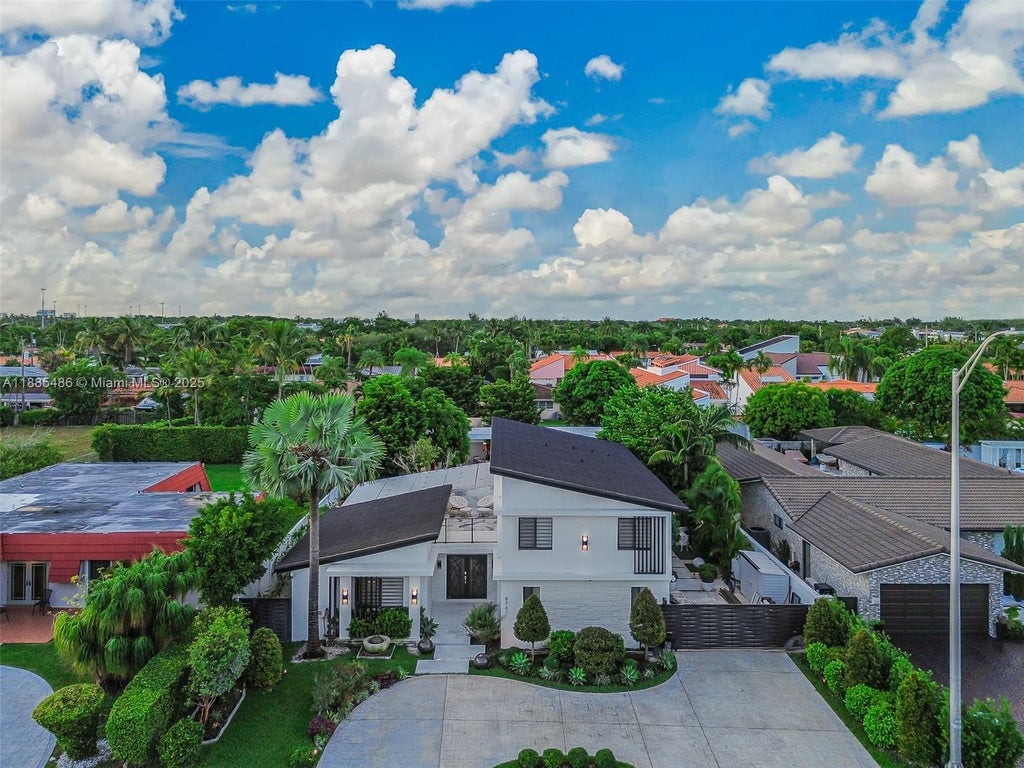 8761 Sw 56th St, Miami