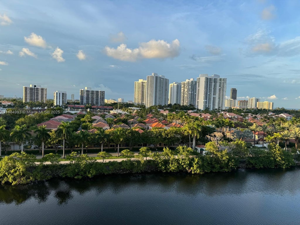 3701 N Country Club Dr 908, Aventura