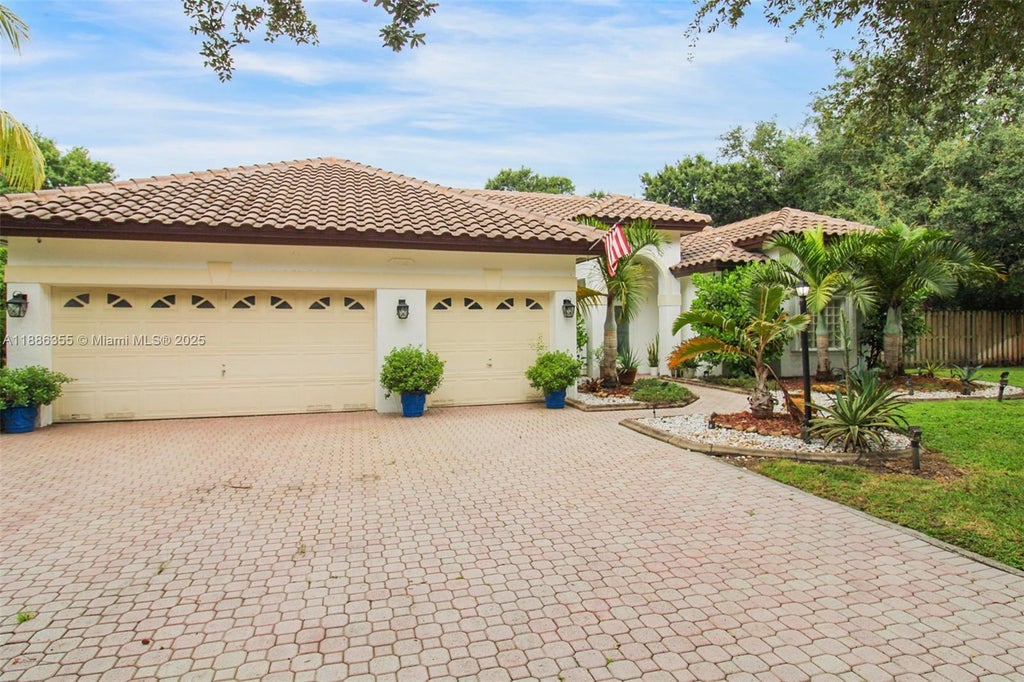 6041 Superior Blvd, Davie