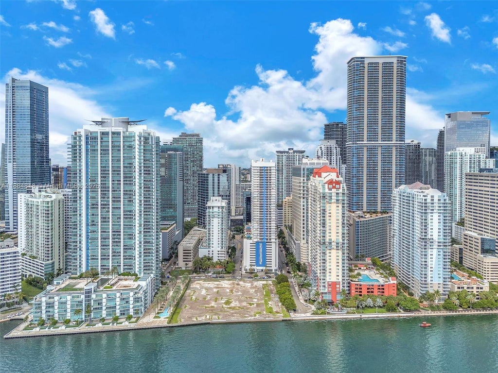 1200 Brickell Bay Dr 3123, Miami