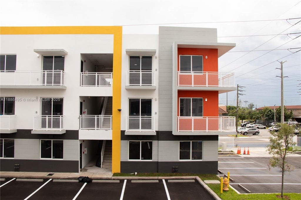 1453 W 29th St 307, Hialeah