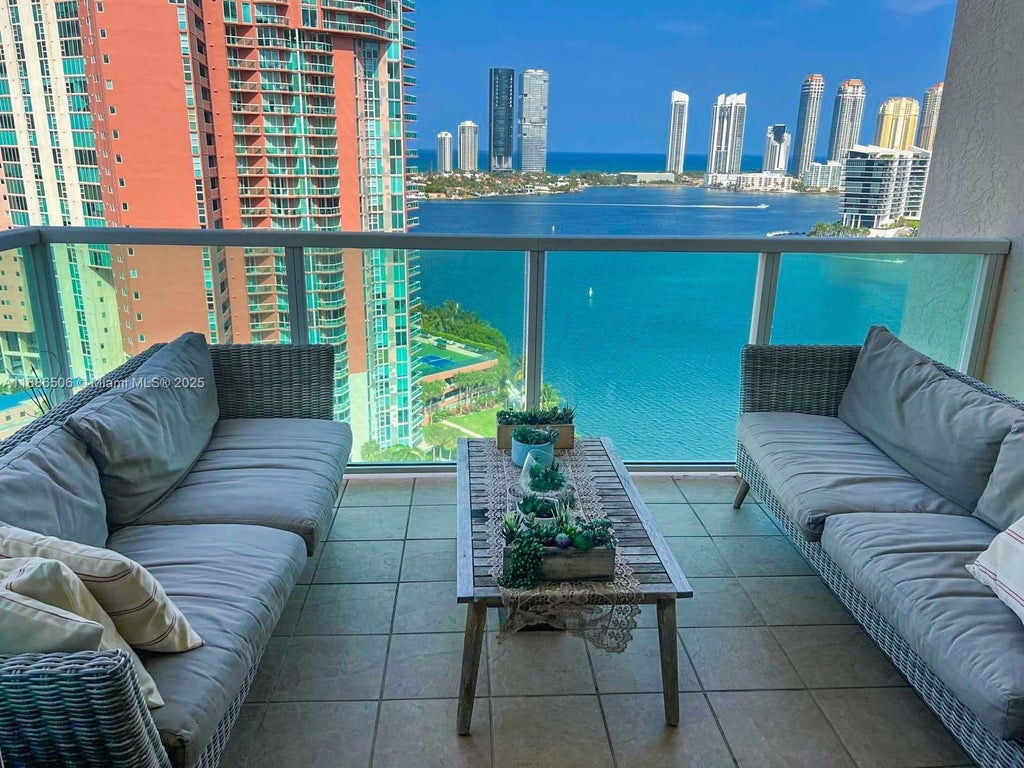 3330 Ne 190th St 1910, Aventura
