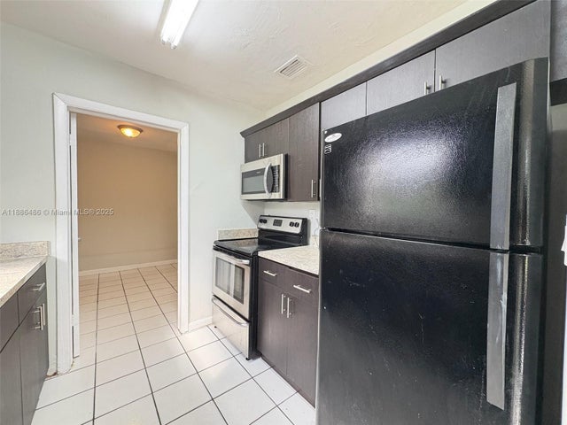 1 of 17 - 1051 Nw 26th Ave, Fort Lauderdale, FL