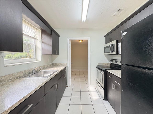 2 of 17 - 1051 Nw 26th Ave, Fort Lauderdale, FL